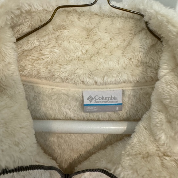 cream colored sherpa columbia zip up coat - Picture 2 of 4
